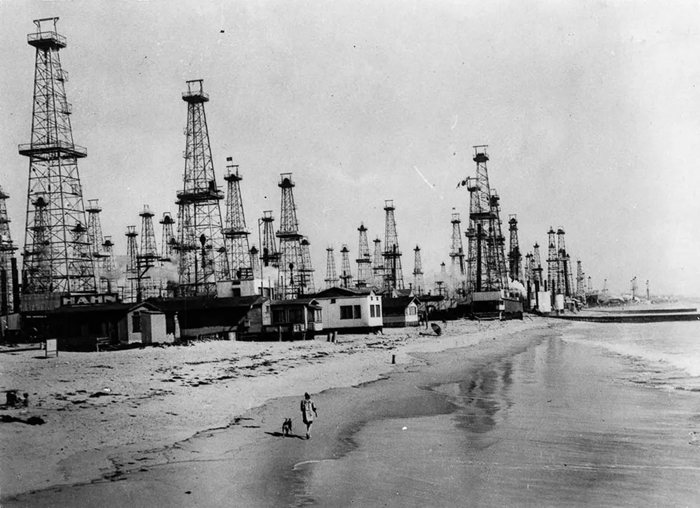 TIL about the Time when Oil Derricks Loomed all over California Beaches, 1910-1955