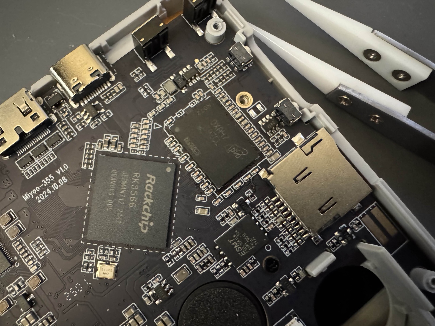 The Quiet Modder Behind Some of Handheld Gaming's Most Interesting Hardware Hacks (my interview)