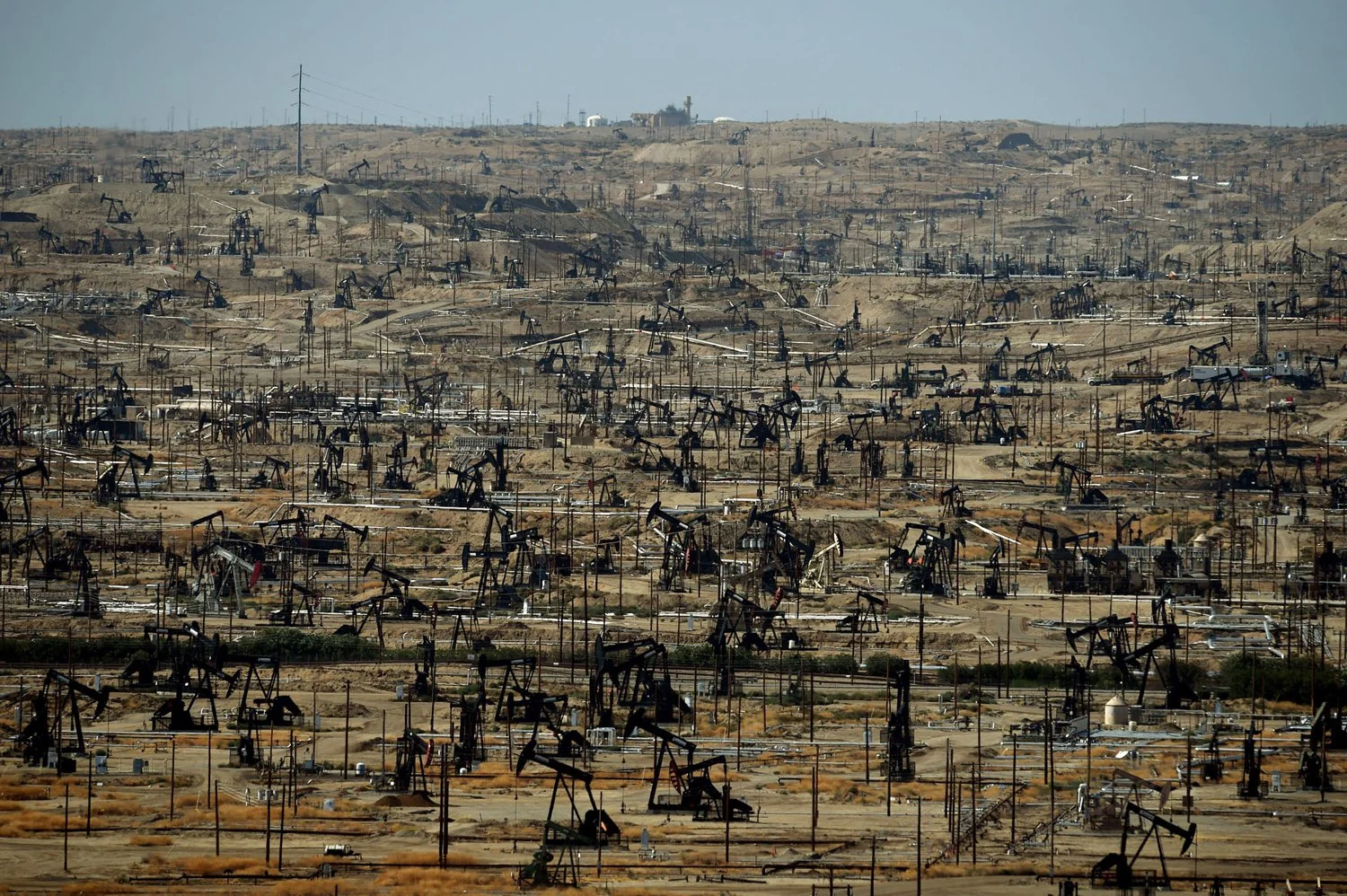 TIL about Kern River Oil Field which is one of California’s largest and densest oil developments
